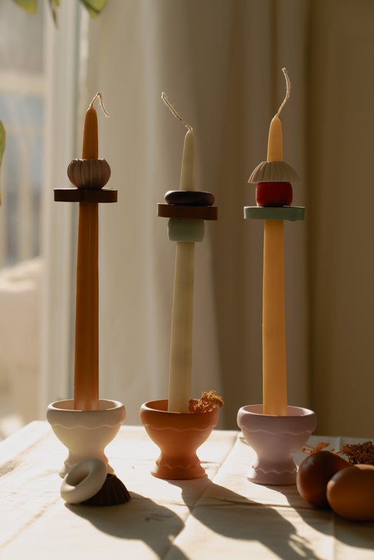 Η Αυγοθήκη, κηροπήγιο